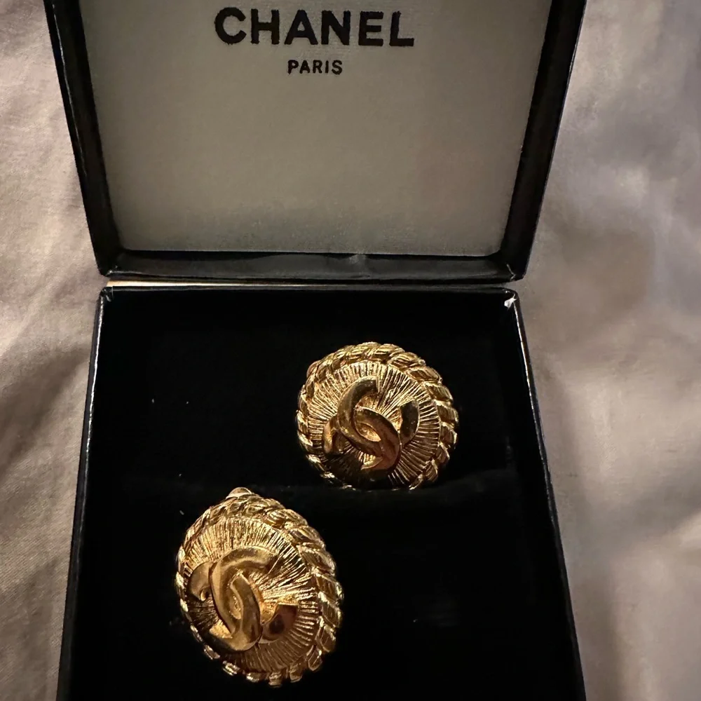Chanel CC Logo Gold Plated Earrings ~ Vintage Chanel Clip-on Earrings ~ EUC